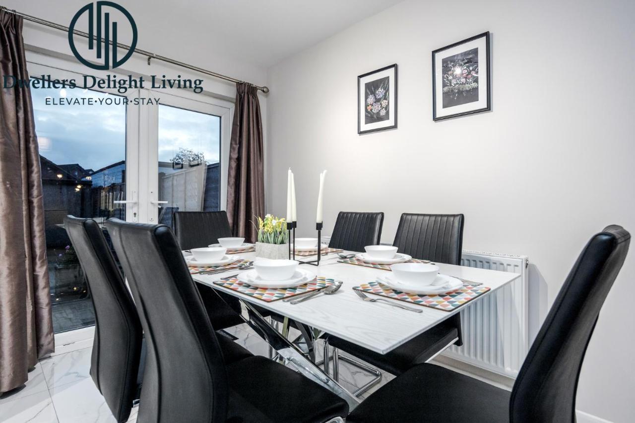Dwellers Delight Living Ltd Serviced Accommodation Fabulous House 3 Bedroom, Hainault Prime Location ,Greater London With Parking & Wifi, 2 Bathroom, Garden Chigwell Exterior foto